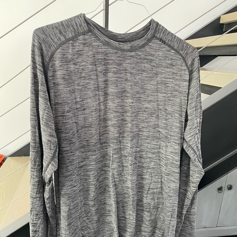 Lululemon Metal Vent Tech Long Sleeve T-Shirt. Men’s size L.